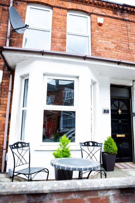 Cheerful 2 Bedroom House In The Heart Of Belfast Bagian luar foto