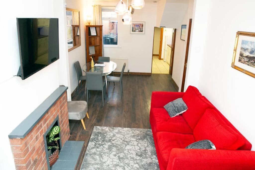 Cheerful 2 Bedroom House In The Heart Of Belfast Bagian luar foto